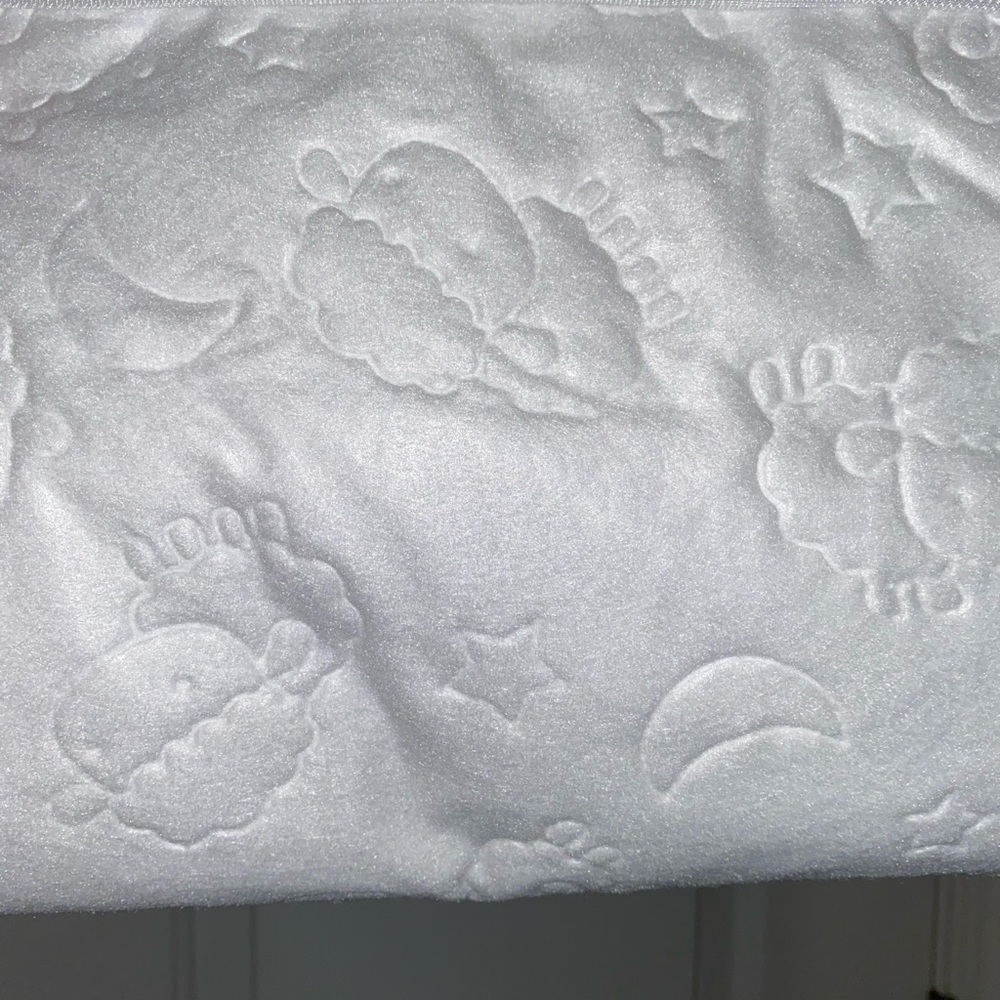 🌻 4 for $15 sale Baby crib mattress pad/protector - Picture 2 of 3